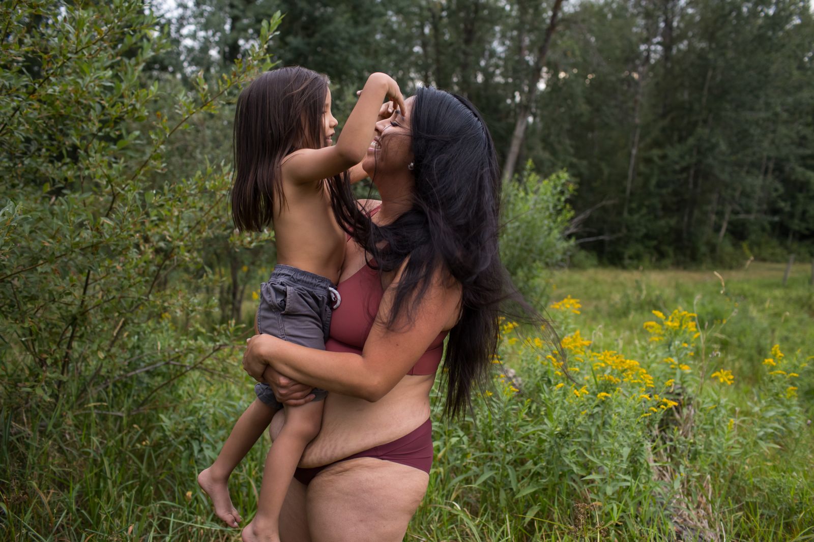 best edmonton photographer makes portrait of indigenous mother holding her son