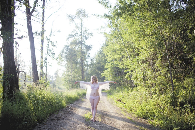 beautiful outdoor motherhood portrait near Edmonton
