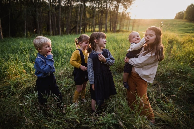 The Hobbs Farm five kids in field